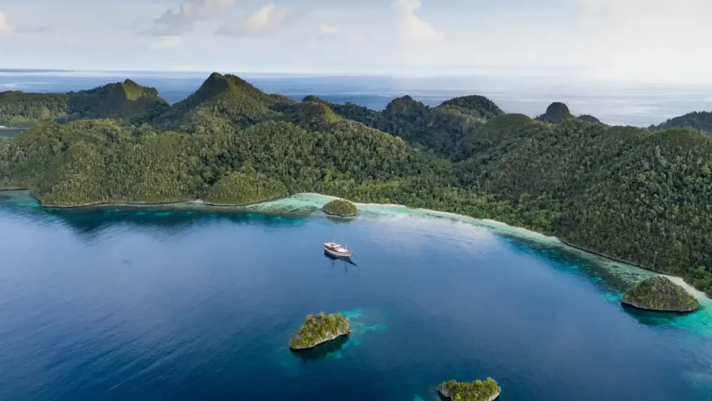 Raja Ampat 10-Day Private Charter Itinerary 2027 — Day-by-Day Routing