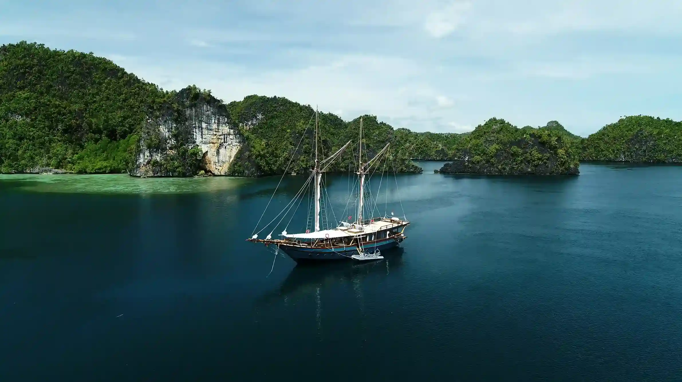Luxury Raja Ampat Yacht Charter