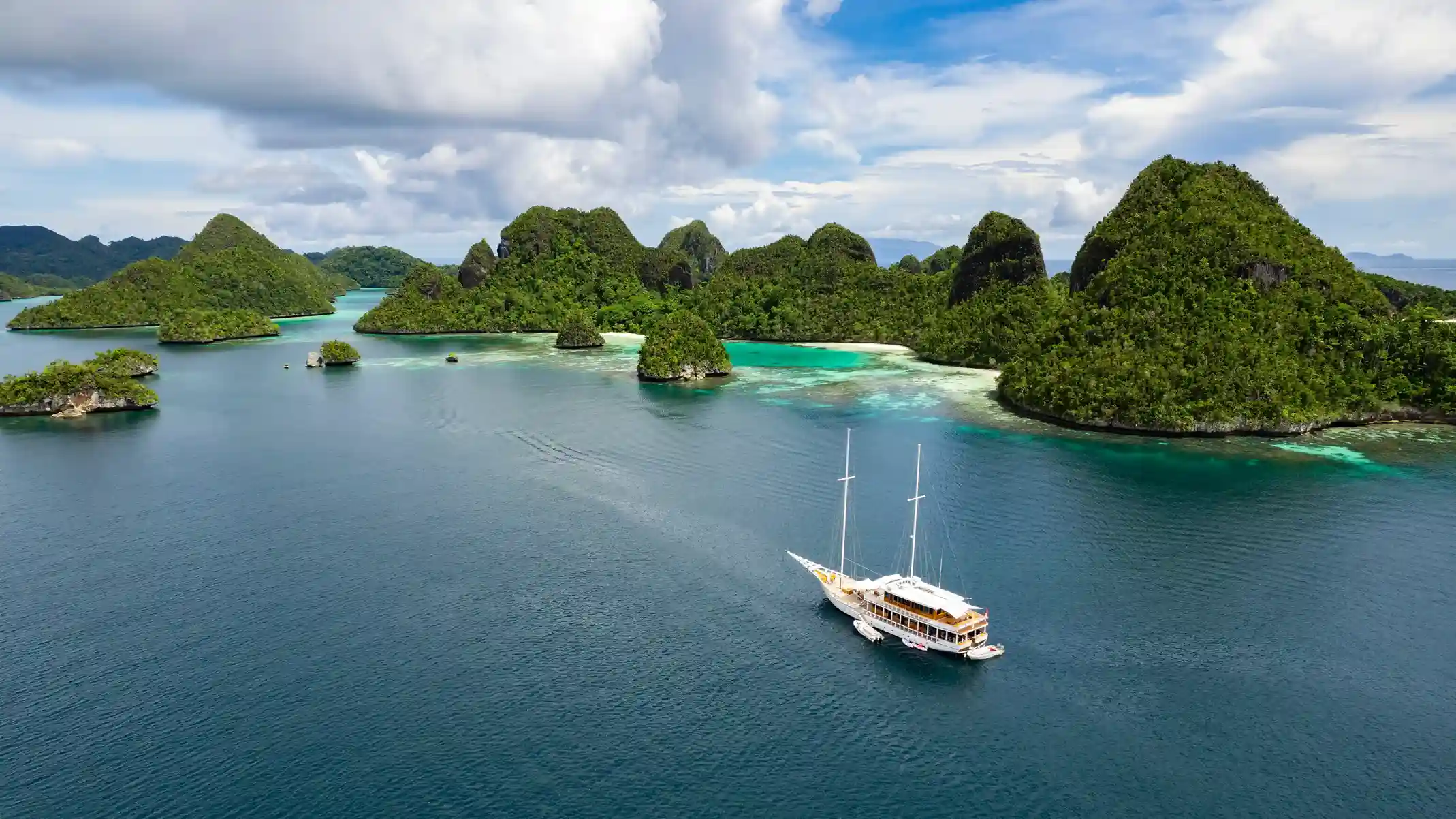 Raja Ampat Yach Charter | Luxury Raja Ampat