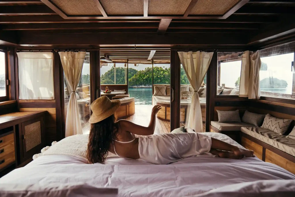 sailing on raja ampat yacht charter