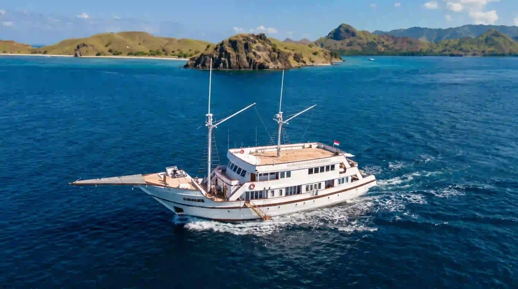 LASHA Raja Ampat: Private Expedition Charters from Sorong